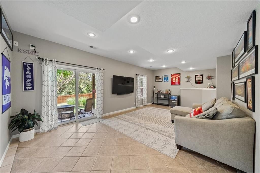 Photo 17 of 27 - 1548 S 105th Court