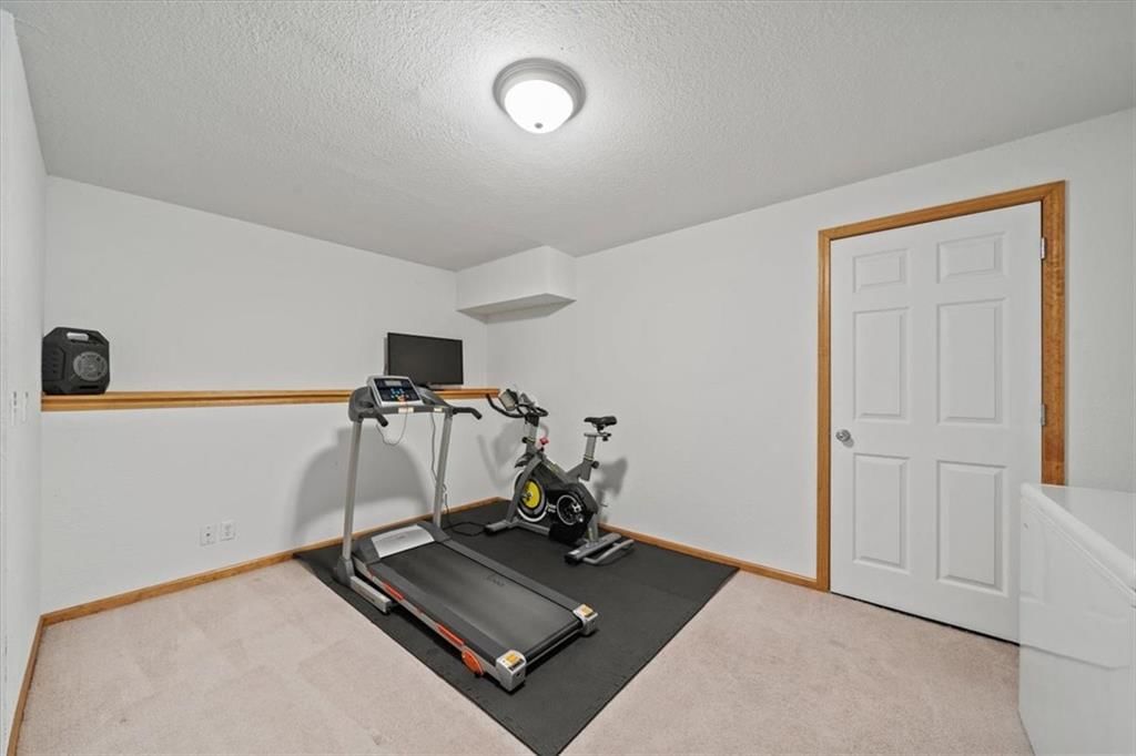 Photo 21 of 27 - 1548 S 105th Court