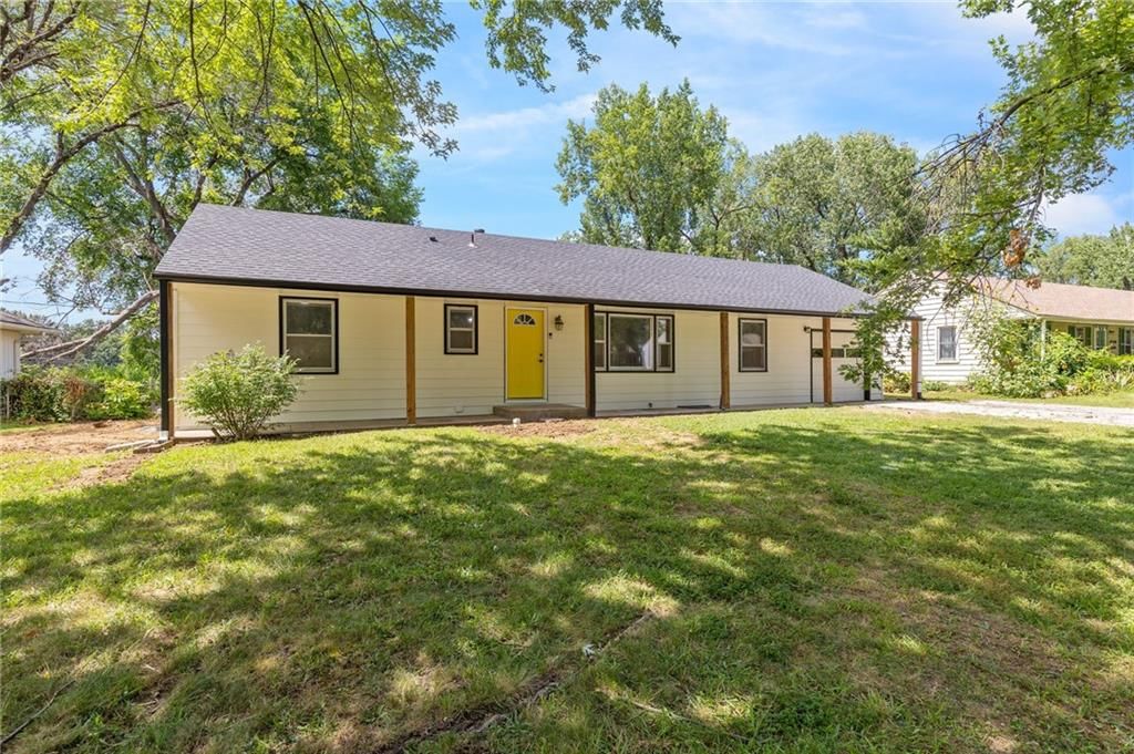 Photo 2 of 39 - 4234 N Cypress Avenue