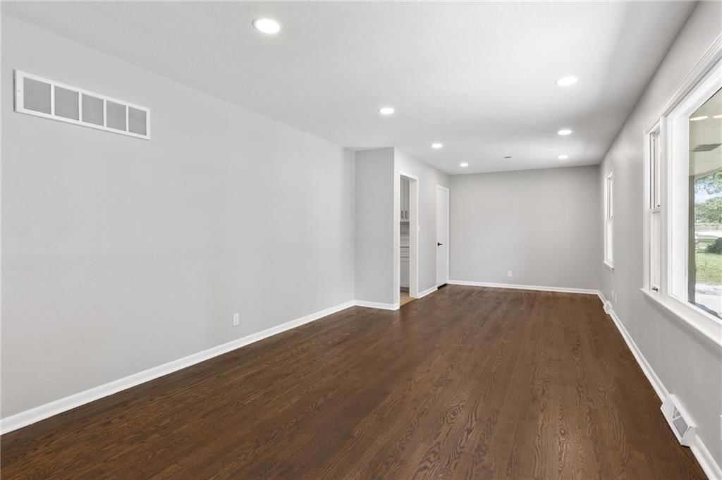 Photo 3 of 39 - 4234 N Cypress Avenue