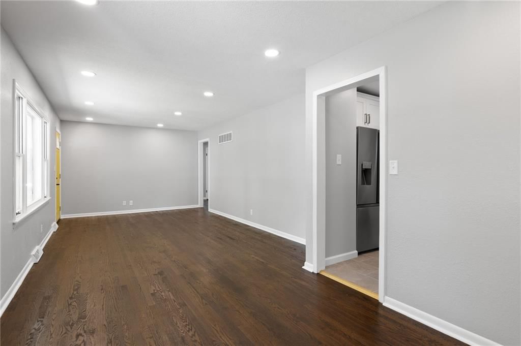 Photo 5 of 39 - 4234 N Cypress Avenue