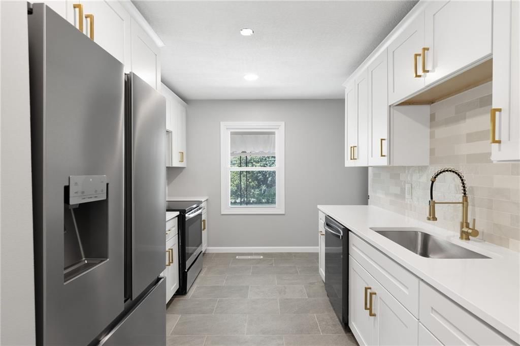 Photo 6 of 39 - 4234 N Cypress Avenue