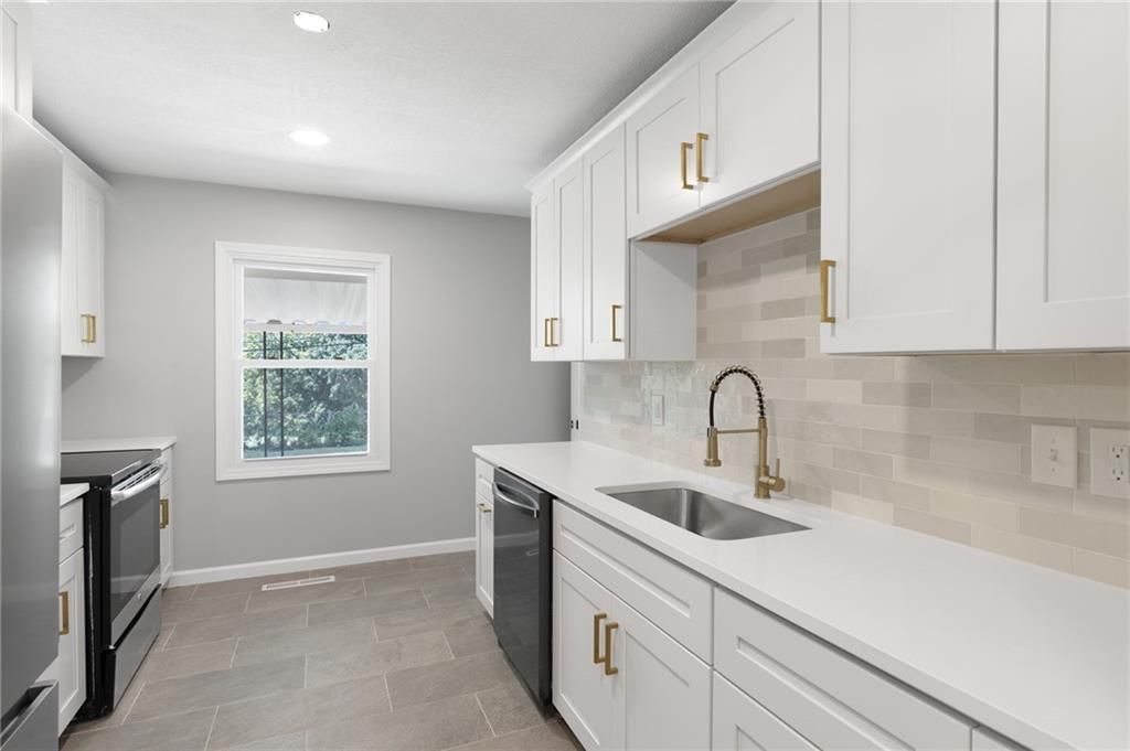Photo 7 of 39 - 4234 N Cypress Avenue