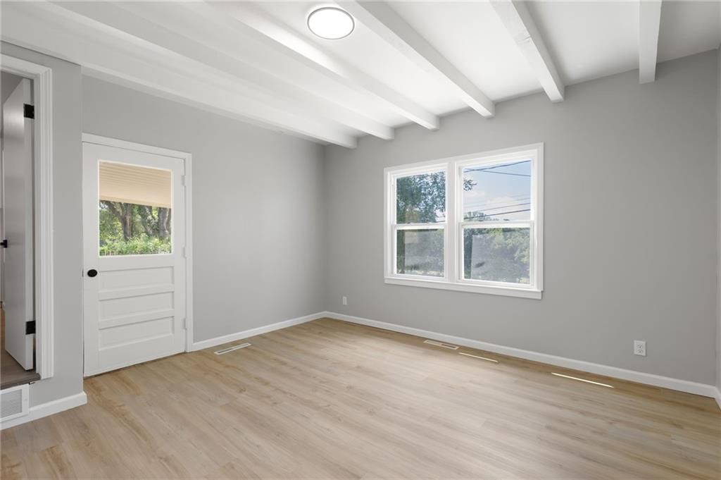 Photo 13 of 39 - 4234 N Cypress Avenue