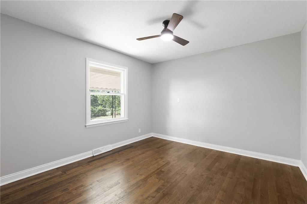 Photo 14 of 39 - 4234 N Cypress Avenue