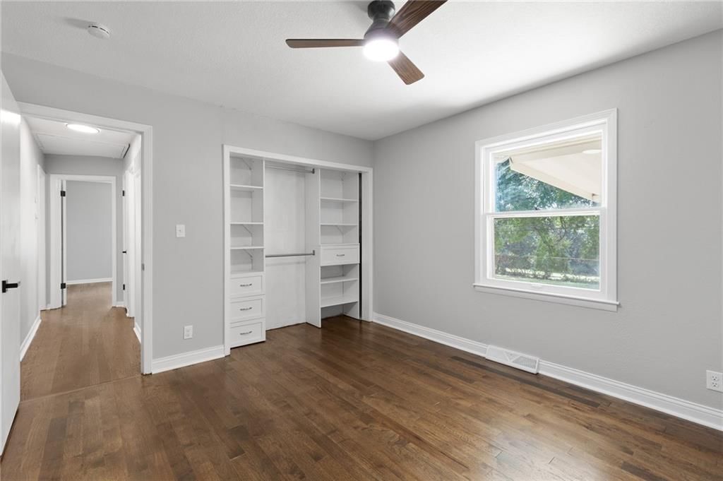 Photo 15 of 39 - 4234 N Cypress Avenue