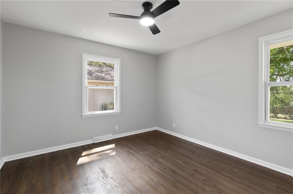 Photo 16 of 39 - 4234 N Cypress Avenue