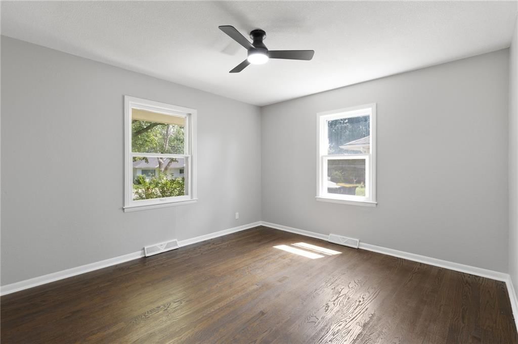 Photo 18 of 39 - 4234 N Cypress Avenue