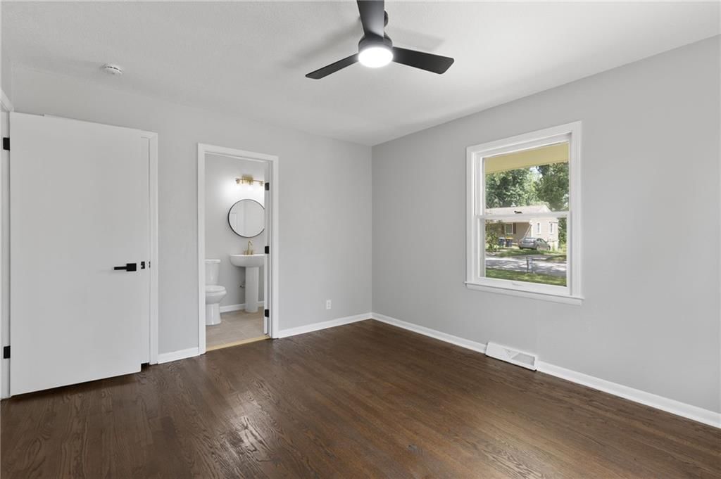 Photo 19 of 39 - 4234 N Cypress Avenue