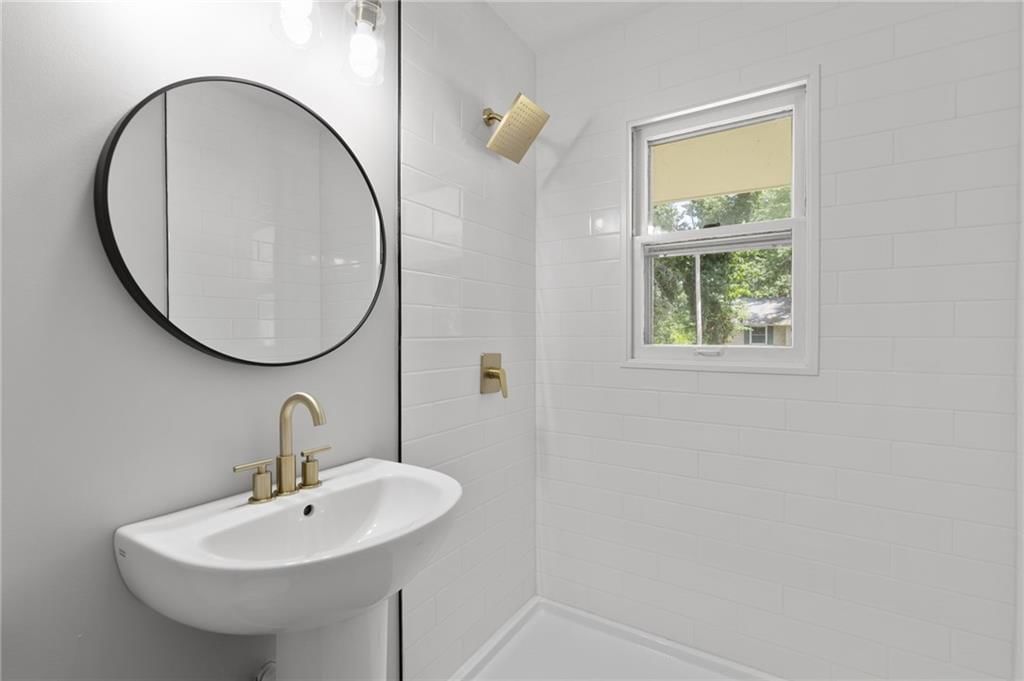 Photo 20 of 39 - 4234 N Cypress Avenue