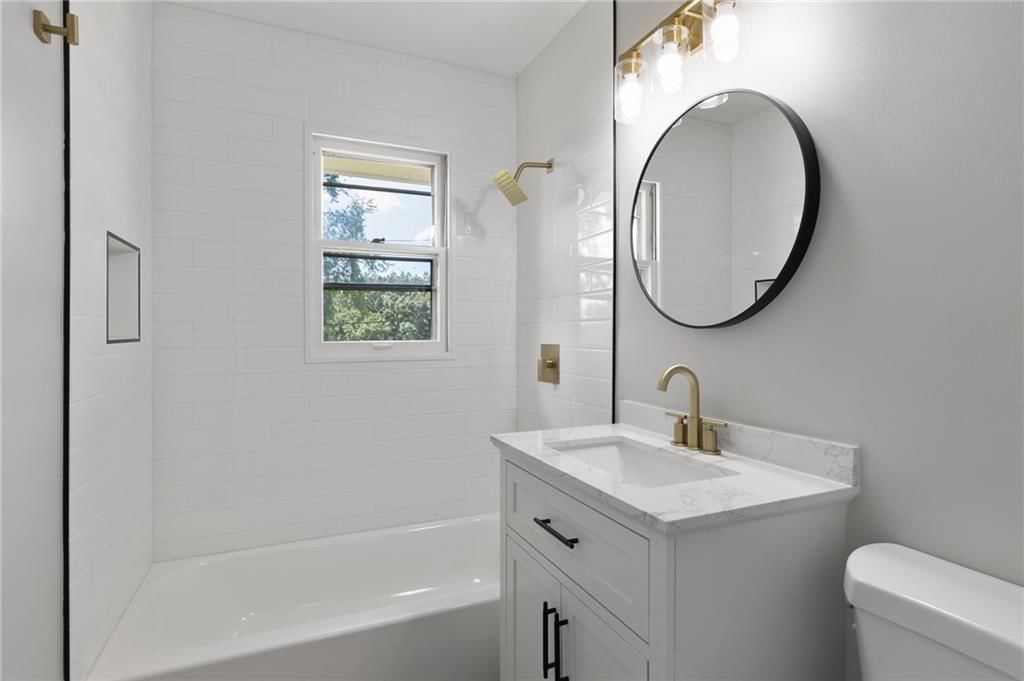 Photo 21 of 39 - 4234 N Cypress Avenue