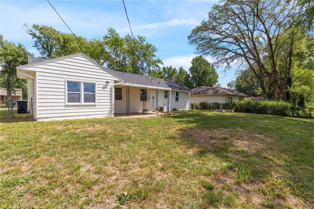 Photo 33 of 39 - 4234 N Cypress Avenue