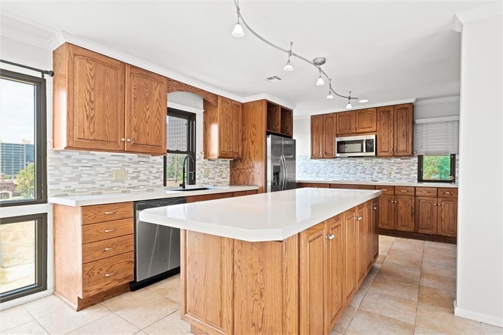 4559 Walnut Street — photo 5