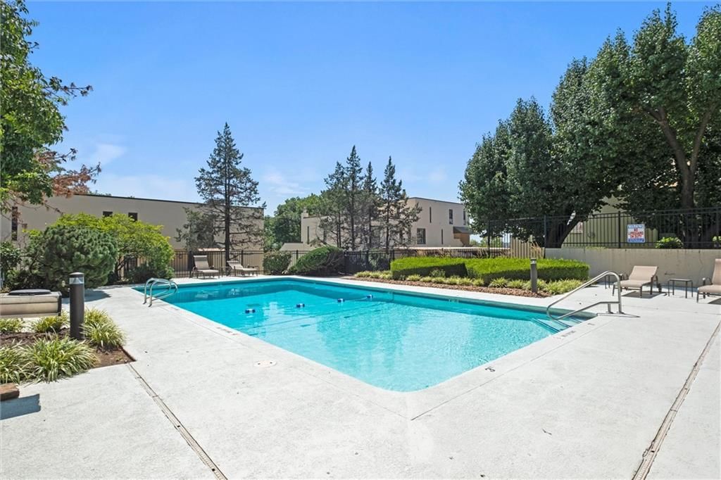 4559 Walnut Street — photo 39