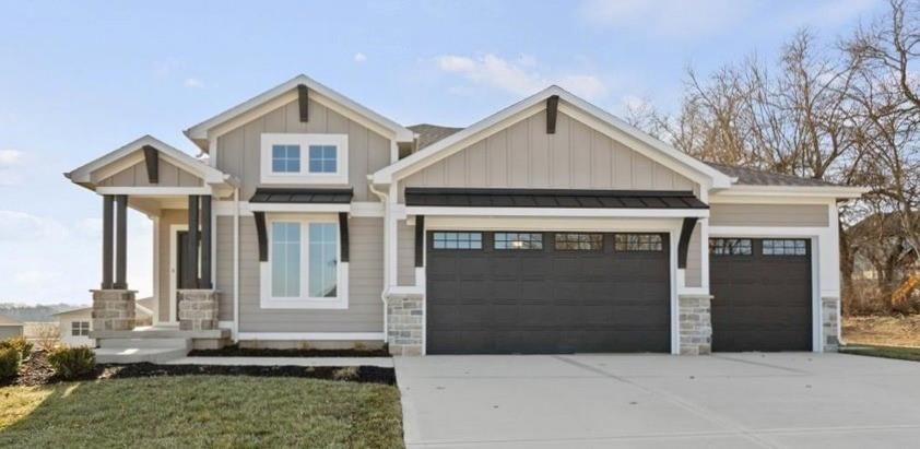 2233 SW Crown Drive, Lee's Summit, MO