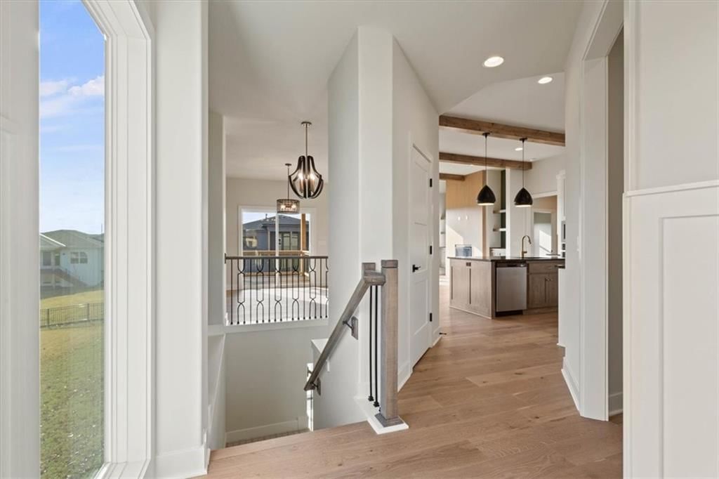 2233 SW Crown Drive — photo 2