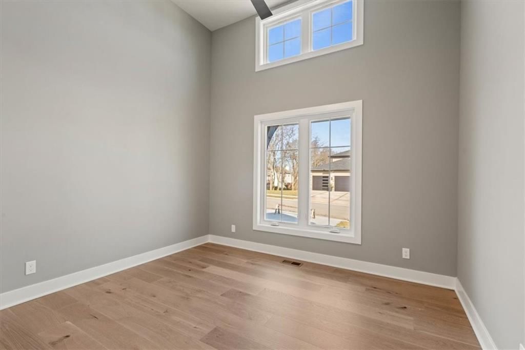 2233 SW Crown Drive — photo 3
