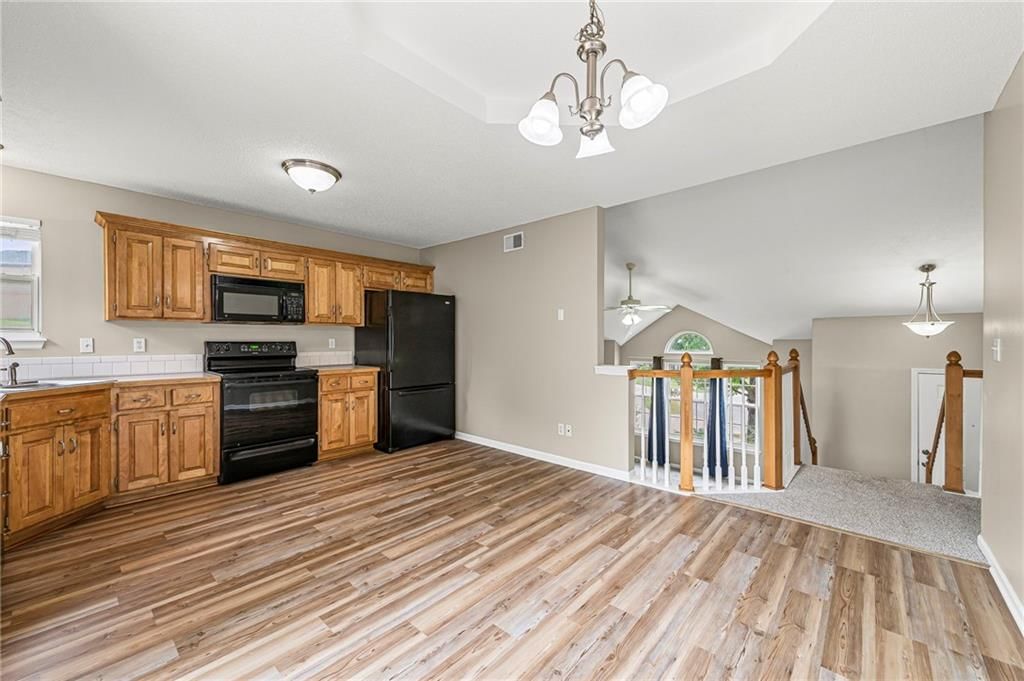 5627 N Richmond Avenue — photo 11