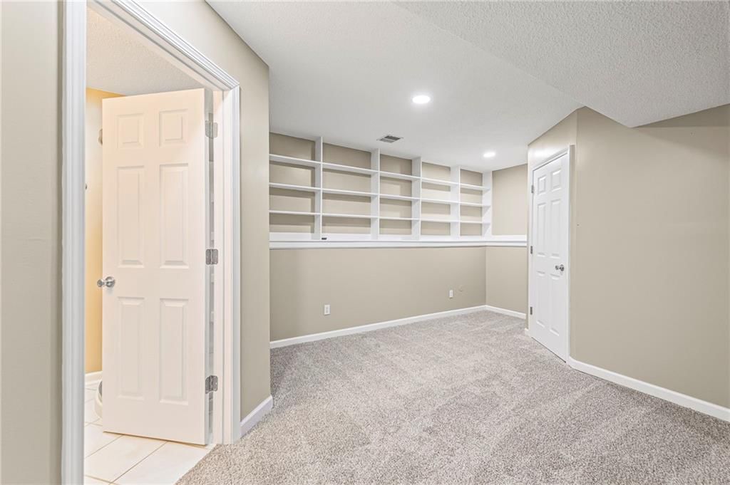 5627 N Richmond Avenue — photo 24