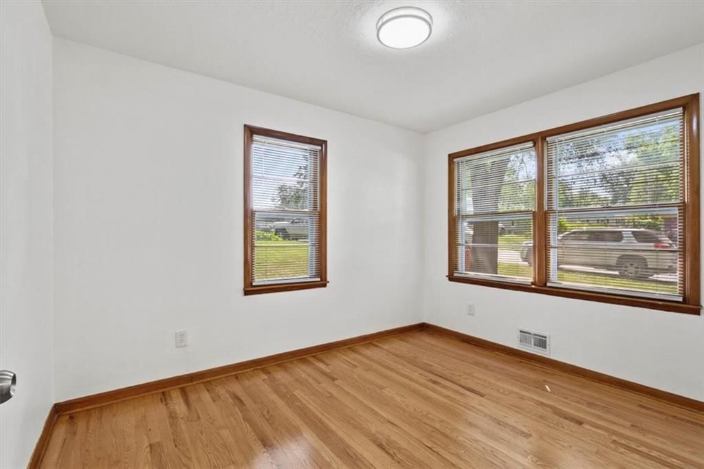 4850 Wood Avenue — photo 10