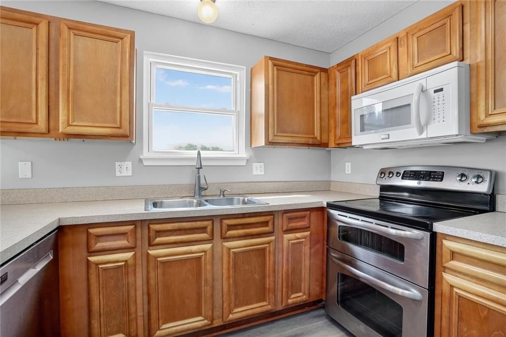 Photo 8 of 26 - 32059 W 172nd Street