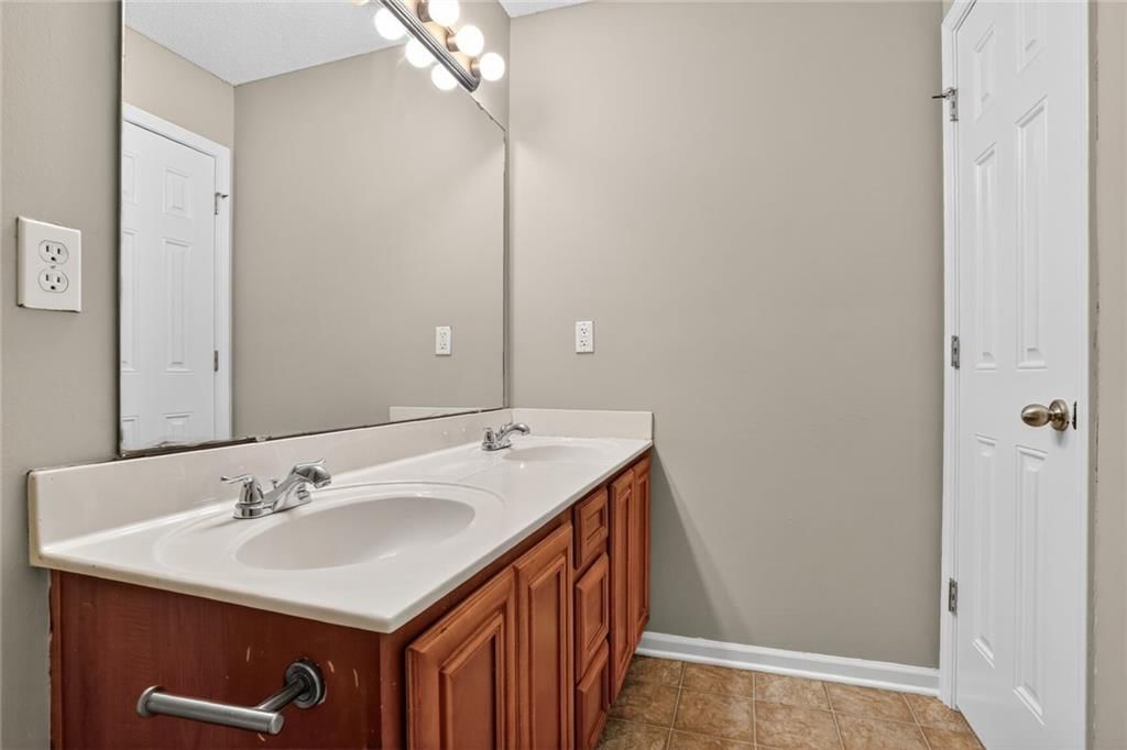 Photo 12 of 26 - 32059 W 172nd Street