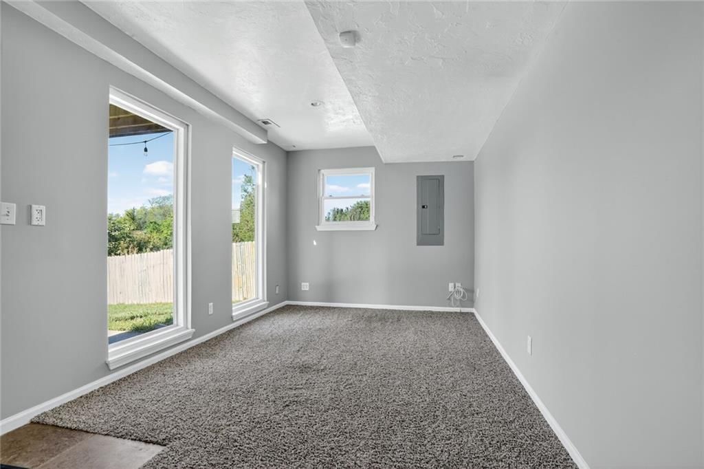 Photo 18 of 26 - 32059 W 172nd Street