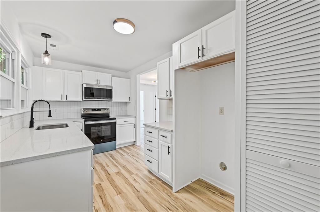 1104 NE 43rd Terrace — photo 5