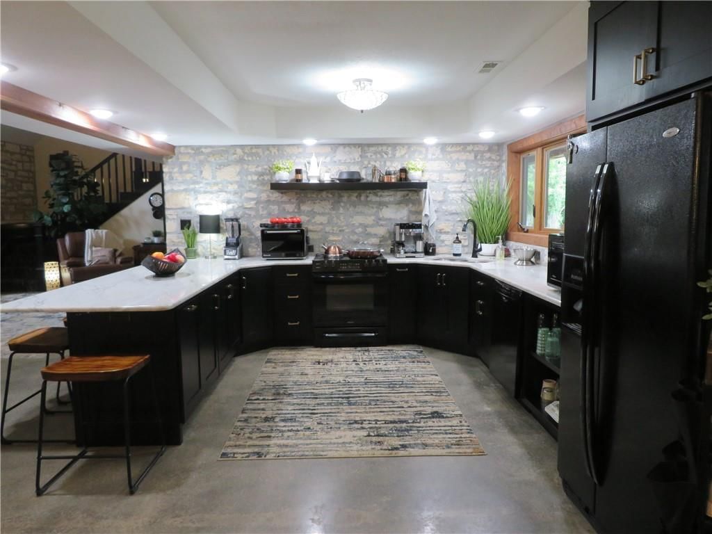 212 Columbia Street — photo 34