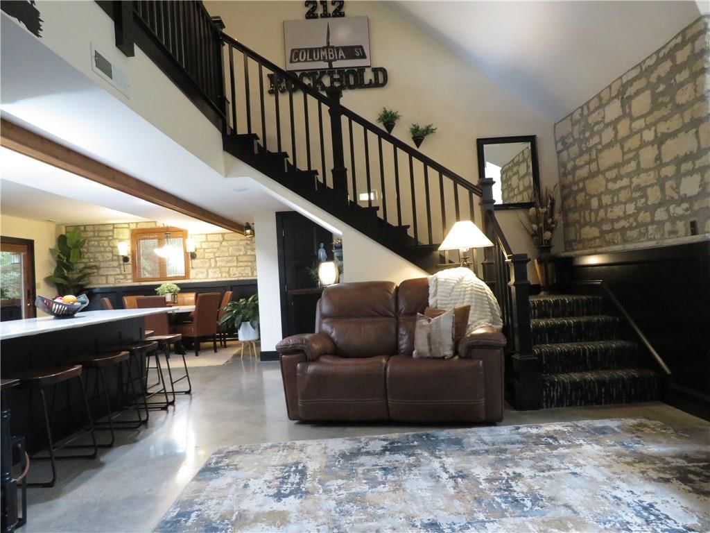 212 Columbia Street — photo 47