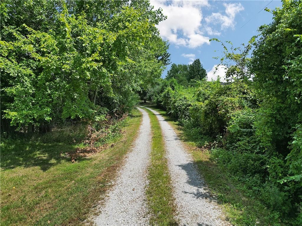 Photo 6 of 39 - 16001 S Graham Road