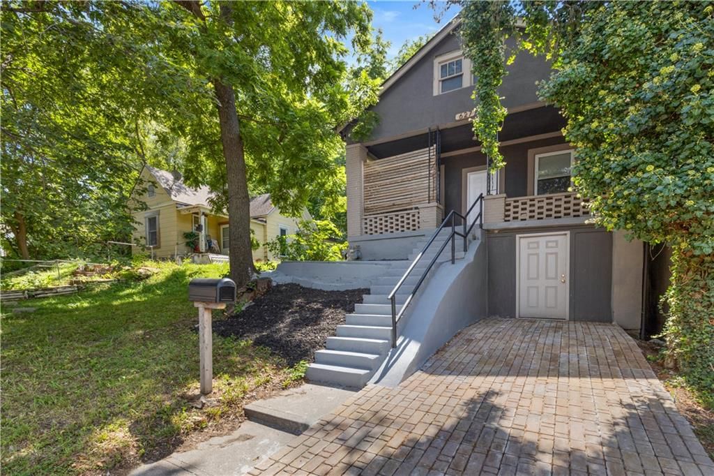 627 Sumner Avenue — photo 2