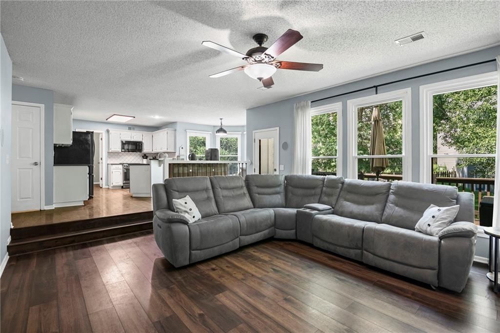 Photo 5 of 42 - 12496 S Shannan Circle