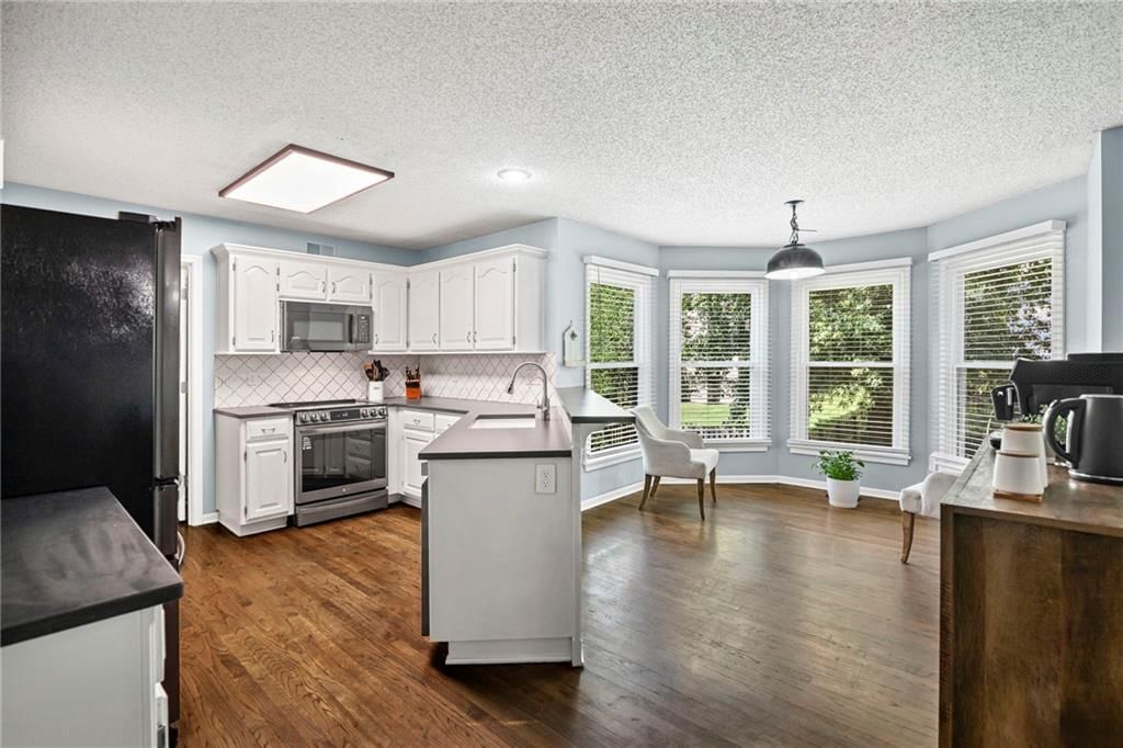 Photo 10 of 42 - 12496 S Shannan Circle