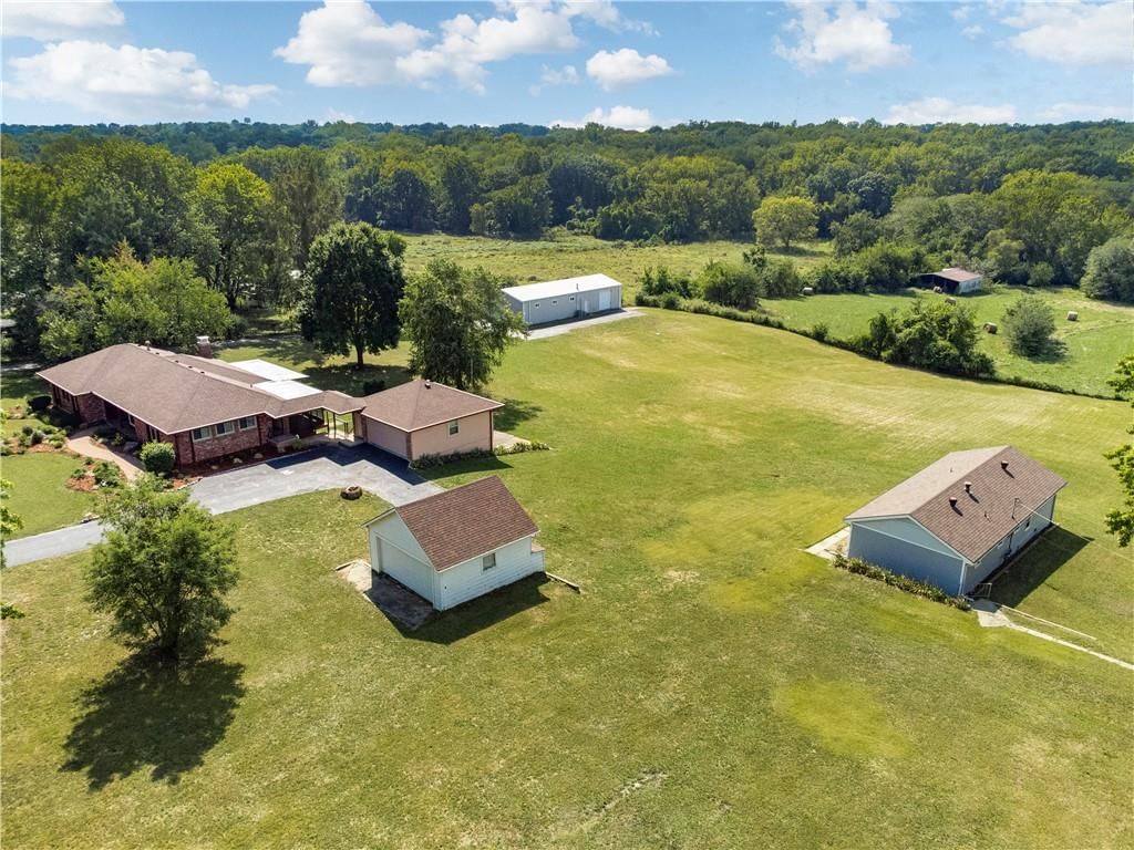 822 Dickinson Road — photo 3