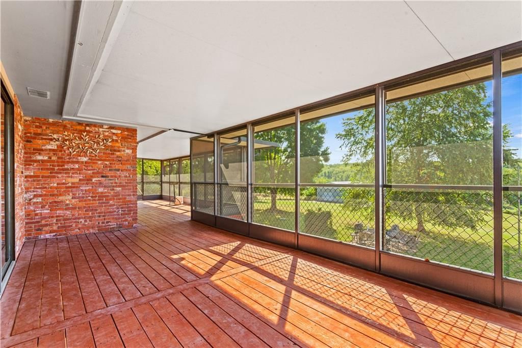 822 Dickinson Road — photo 12