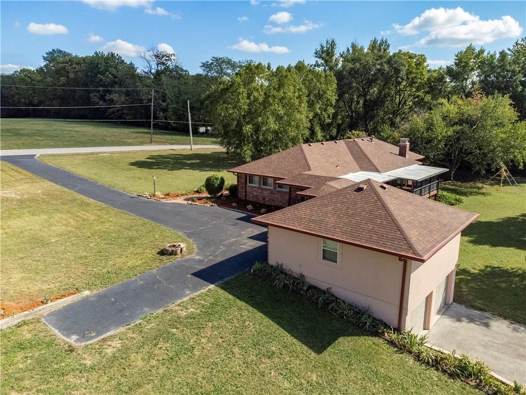 822 Dickinson Road — photo 22