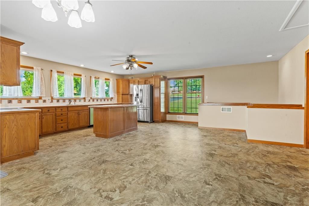 822 Dickinson Road — photo 30
