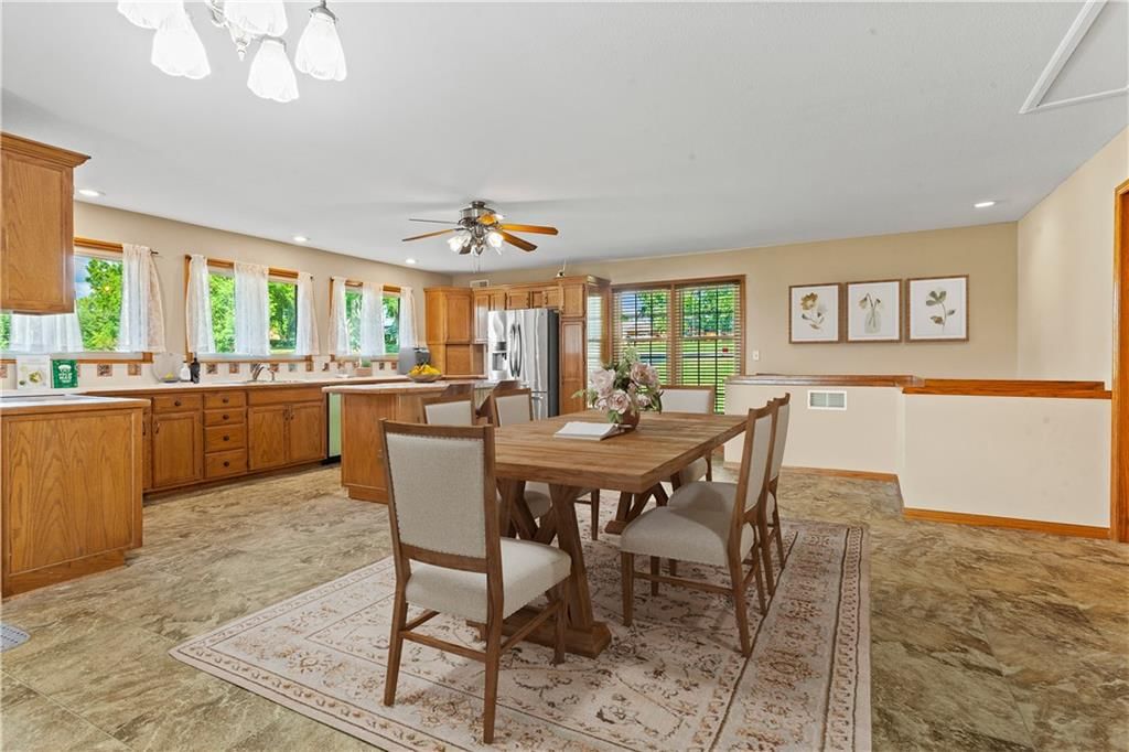 822 Dickinson Road — photo 31