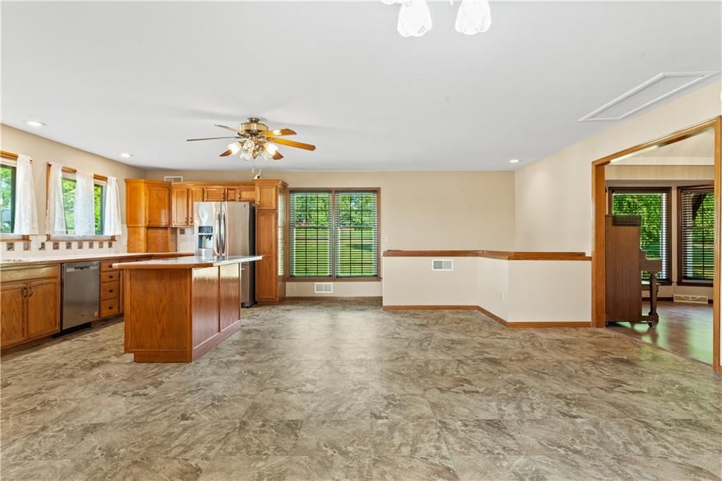 822 Dickinson Road — photo 32