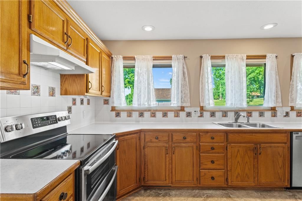 822 Dickinson Road — photo 34