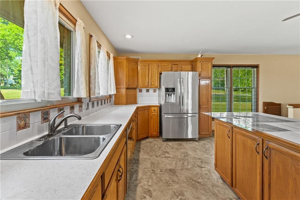 822 Dickinson Road — photo 38