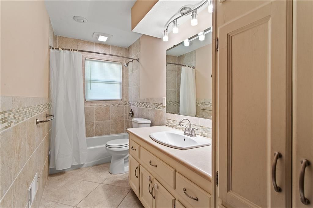 822 Dickinson Road — photo 46