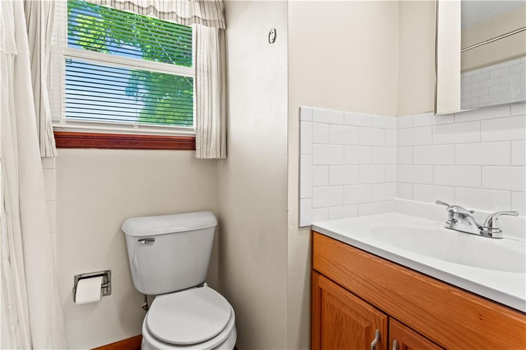 822 Dickinson Road — photo 75