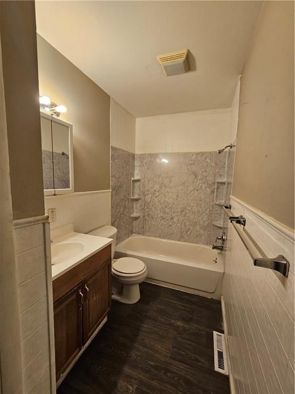 Photo 8 of 20 - 7414 E 110th Street