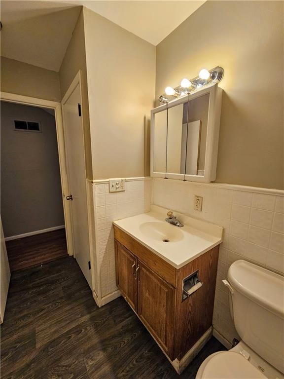 Photo 9 of 20 - 7414 E 110th Street