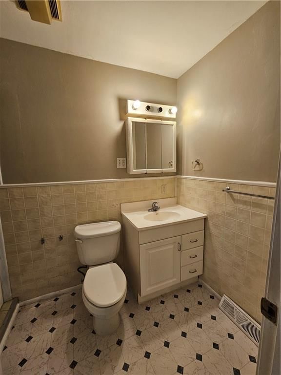 Photo 13 of 20 - 7414 E 110th Street