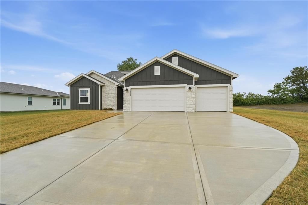 1808 Halls Creek Avenue — photo 3