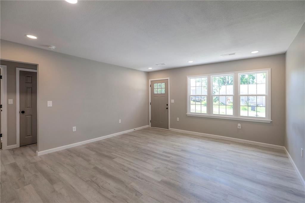 5605 Oakland Avenue — photo 4