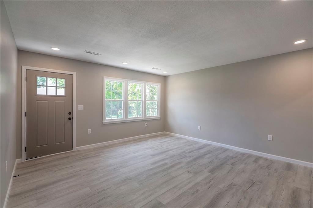 5605 Oakland Avenue — photo 5